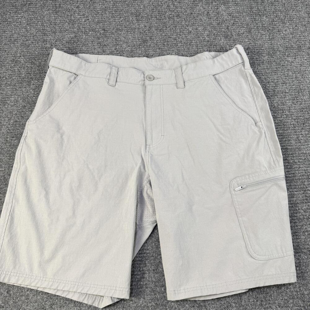 Huk Shorts Mens XXL Gray Fishing Cargo Stretch Zip Pocket Outdoor Performance